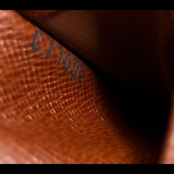 🔥SOLD 🔥Men’s Bifold’s Wallet - Picture 15 of 15